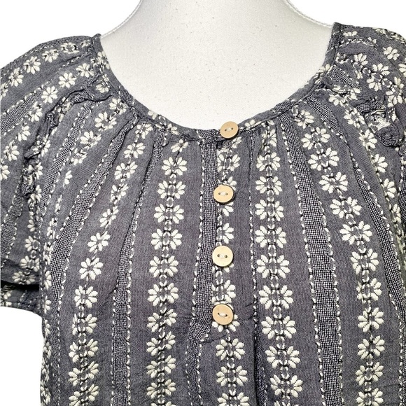 Cato Bohemian Short Puff Sleeve Floral Gray Women's Top - Picture 4 of 12